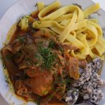 File:Ckocko de pollo con ají amarillo y chicha.jpg